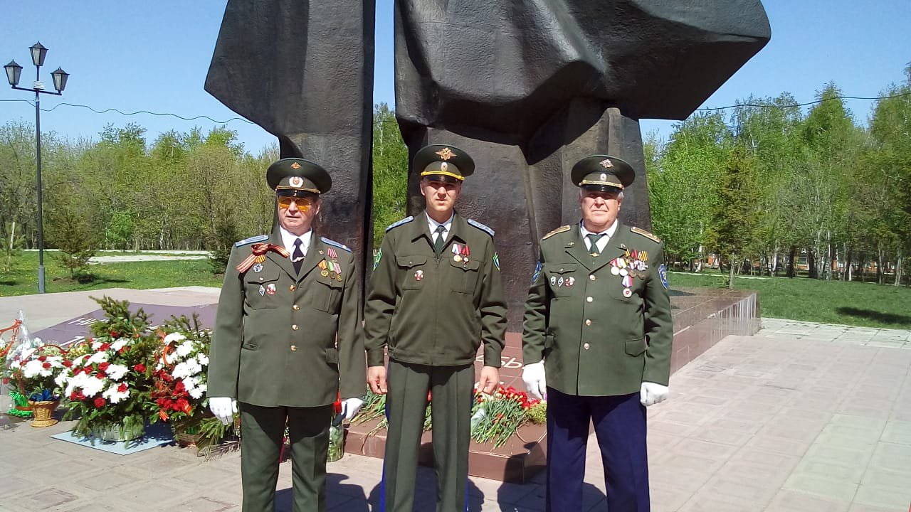 1 Возложение цветов к Вечному огню 2020.05.09.jpg