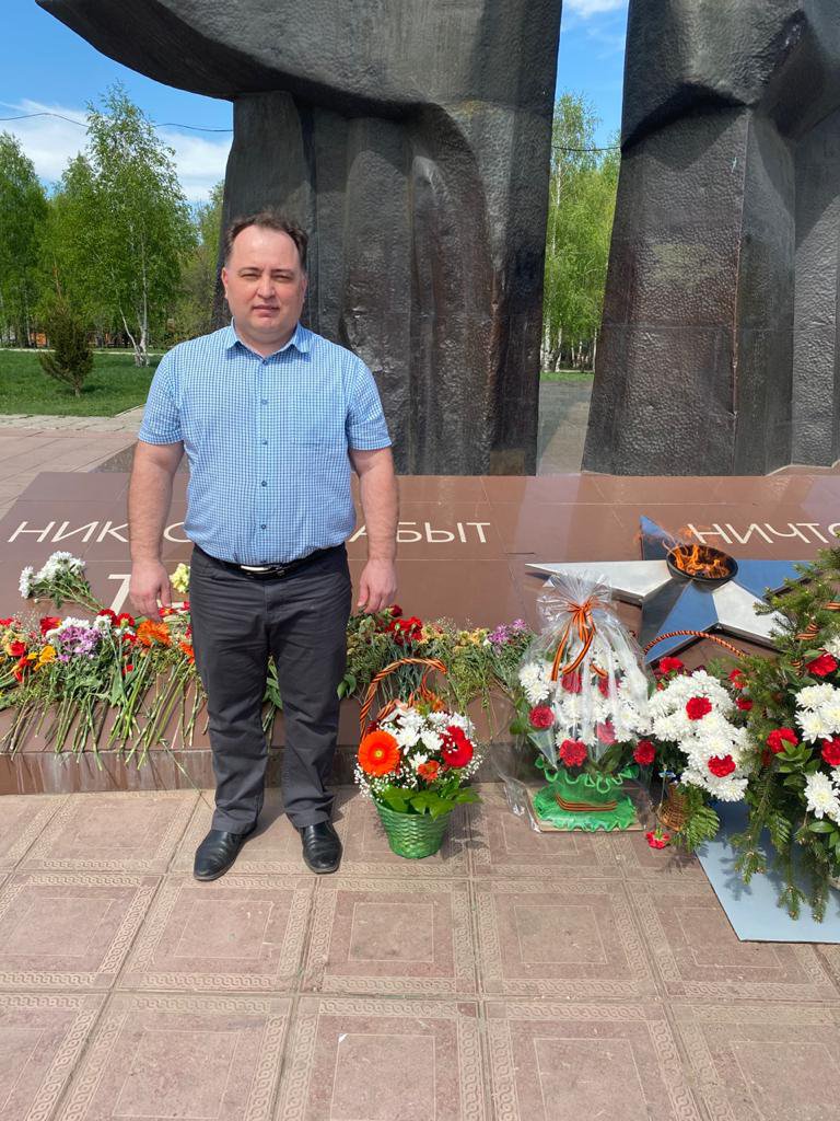 2 Возложение цветов к Вечному огню 2020.05.09.jpg