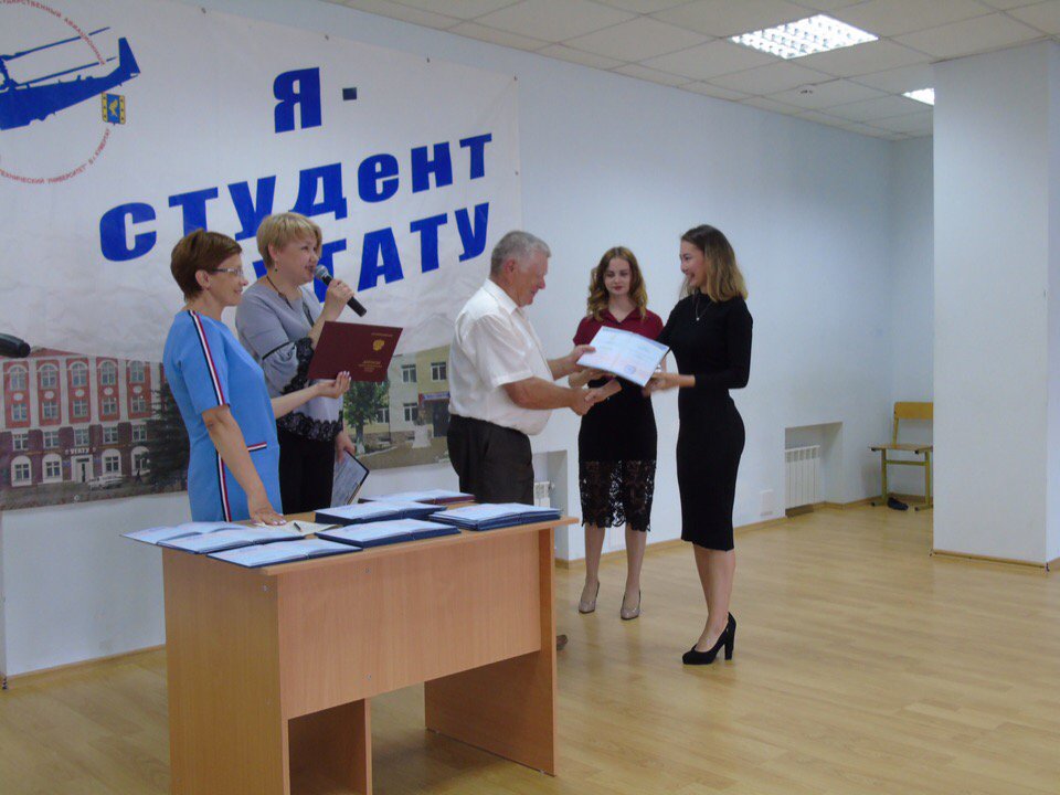 4 Торжественная церемония вручения дипломов выпускникам СПО 2019.07.05 .jpg