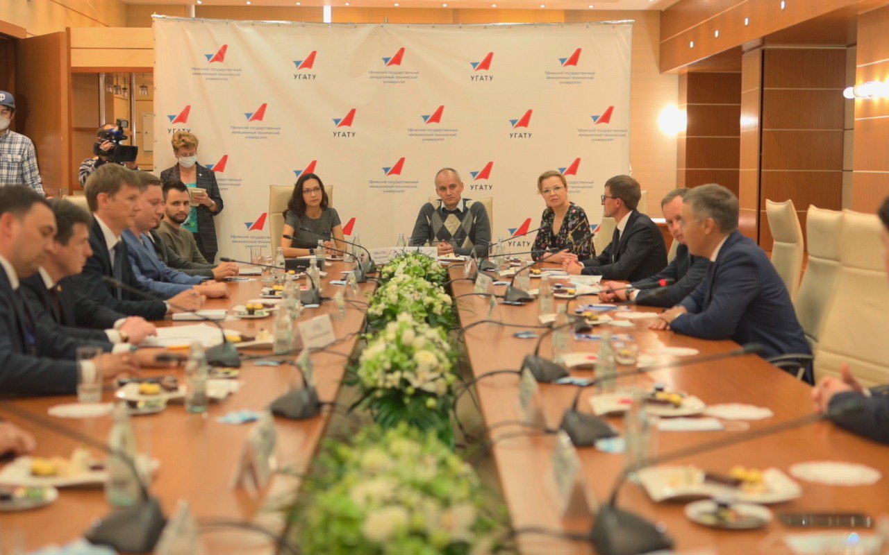 5 В Уфе Министр образования России Валерий Фальков посетил УГАТУ 2020.07.01.jpg